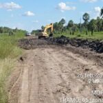 Ganadero presta máquina para que MOPC inicie reparación de caminos en Alto Paraguay