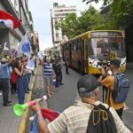 Peña ignora a pasajeros y choferes tras protesta por transporte público