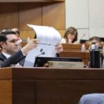 Senado aprueba quitar fueros al cartista Rivas ante causa por título falso