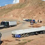 Camioneros paraguayos varados en Argentina por puente roto