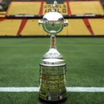 Equipos paraguayos enfrentan desafíos en copas internacionales