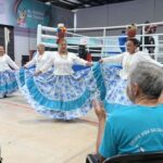 Elenco de danza folclórica de adultos mayores se forma en SND