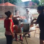 Fundación brinda desayuno a damnificados por lluvias en Limpio