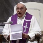 Steve Bannon y Jeffrey Epstein planearon derrocar al papa Francisco