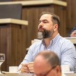 Firma asociada a peruano denunciado por estafa aparece como la favorita en licitación de Justicia