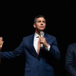 Peña reaparece en el aniversario del Centro Familiar de Adoración