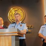 Comandante Carlos Benítez niega sobornos y defiende su patrimonio tras acusaciones