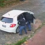 Asalto en San Vicente termina en persecución y choque: los ladrones se llevaron G. 40 millones