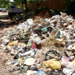 Más de 50 focos de basura persisten en barrios de Asunción pese a la alta recaudación de la tasa de recolección