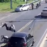 Motociclista choca de frente en Pilar tras maniobra indebida