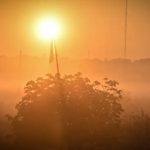 Calor, neblinas y chaparrones para este lunes