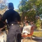 Acusan autoritarismo policial en la Plaza de los Desaparecidos: ciudadanos solo recordaban a sus seres queridos, víctimas del stronismo