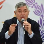 Ministro Luis Ramírez deja plantados a diputados y exige preguntas previas