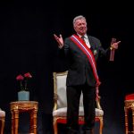 Luis Szarán recibe Gran Cruz del Mérito; presentan documental “Mborayhu Porã”