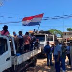 Campesinos marchan hacia exestancia de Cabeza Branca