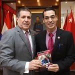 Lanzan libro sobre Horacio Cartes en acto del Partido Colorado, escrito por José Ocampos