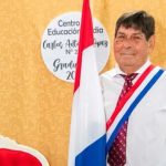 A los 78 años terminó el bachillerato como abanderado y quiere ser abogado