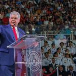 Silbaron y abuchearon a Enrique Riera en el egreso de nuevos policías en el Defensores del Chaco