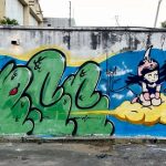 Artista tapa propaganda política con grafitis de Dragon Ball