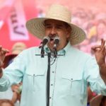 Maduro amenaza a EE.UU. y luego canta “Don’t worry”