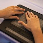 Estudiantes con discapacidad visual reciben nuevas herramientas para aprender mejor