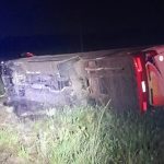 Bus con 37 pasajeros volcó en Coronel Oviedo y dejó dos fallecidos