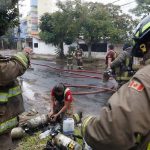Bomberos controlan incendio químico en Avenida Boggiani