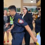 Comisario demora a María Esther Roa en Palacio de Justicia