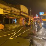 Bomberos controlaron incendio en depósito de artículos electrónicos del Mercado 4