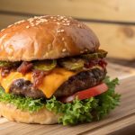 Hamburguesas, lomitos y empanadas: lo que más pide la gente por delivery