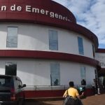 Adulto mayor con diabetes y una pierna amputada permanece postrado en el piso de hospital de CDE