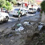 Lambaré, entre basura acumulada, baches y veredas bloqueadas a pasos de la Municipalidad