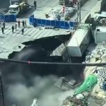 Colapsa calle en Shanghái durante obras de metro