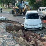 Ola de autos caídos en baches de Asunción