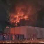 Incendio arrasa depósito de fábrica en Limpio