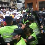 Tensión en el microcentro: barrera policial impide que manifestantes vuelvan al Congreso