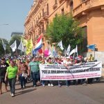 Mientras Diputados debaten la reforma de la Caja Fiscal, una masiva marcha avanza hacia el Congreso