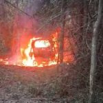 Capitán Meza: hombre quemó el auto de su pareja y se dio a la fuga