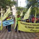 Policías y docentes marchan ante el Congreso Nacional
