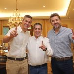 Cartes reaparece en fotos tras cirugía y alta médica