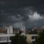 Tormentas y calor marcarán el inicio de la semana