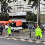 Adultos mayores resisten frente al MDS bajo tormenta