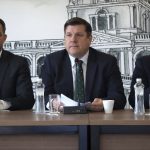 Gobierno admite posible aumento de combustibles