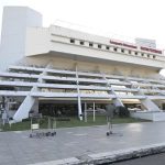 Joven denuncia cobro indebido en Migraciones del aeropuerto