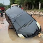 Auto cae en profundo bache en Mariano Roque Alonso