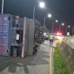 Vuelco de camión en Carapeguá deja un herido