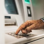 Pagos en el sector público inician con adultos mayores