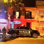 Detienen a mujer y buscan a otra por venta de drogas