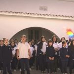 Alumnos argentinos emocionan con cover de Oasis