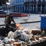 Crisis alimentaria en Cuba obliga a buscar comida en la basura